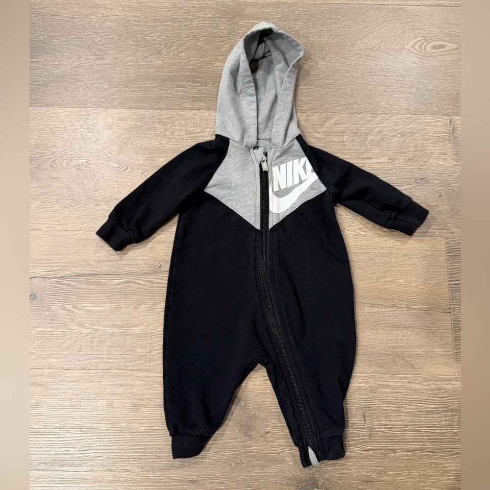 Nike Baby Boys French Terry Futura Hood Coverall Onesie Black & Grey Colorblock